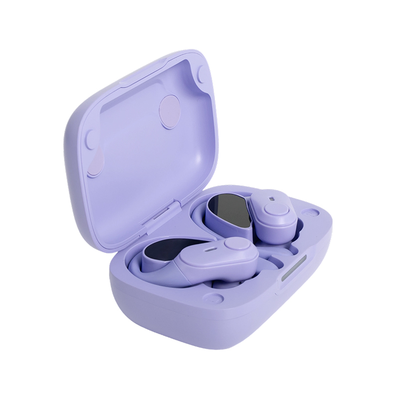 How can wireless in-ear headphones optimize audio synchronization in game scenes using low-latency coding technology?